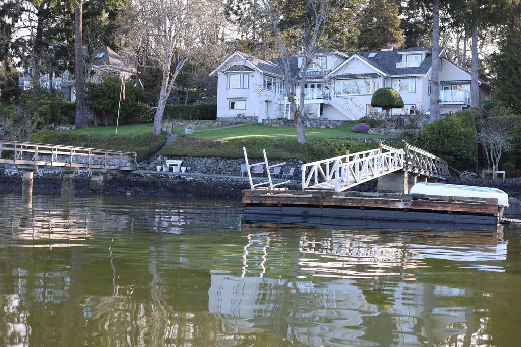 Brentwood Bay Seaside Walk