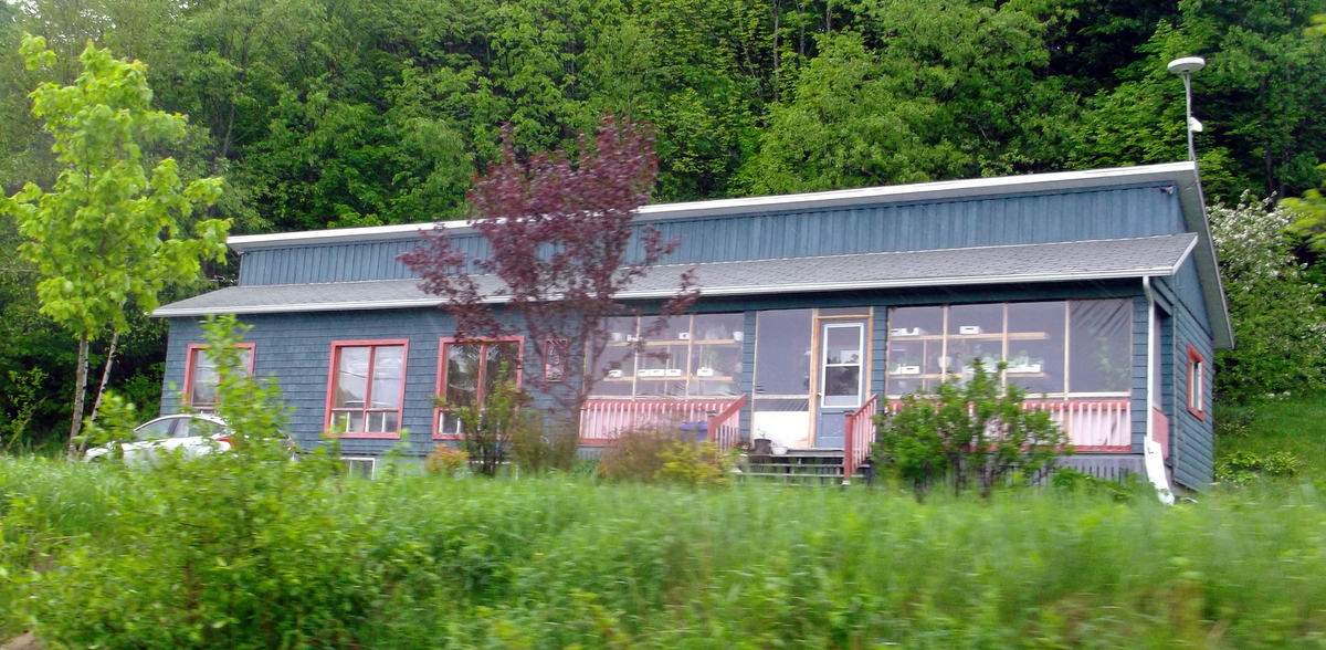 Kingsbury ~ Camping aménagé ~ A ~ Camping des Sentiers