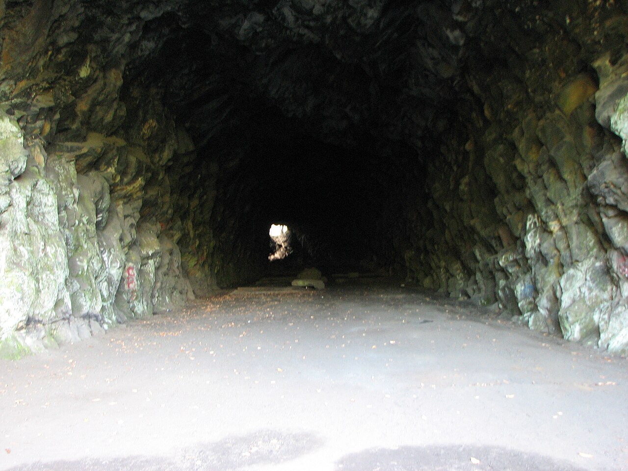 Turn Hole Tunnel